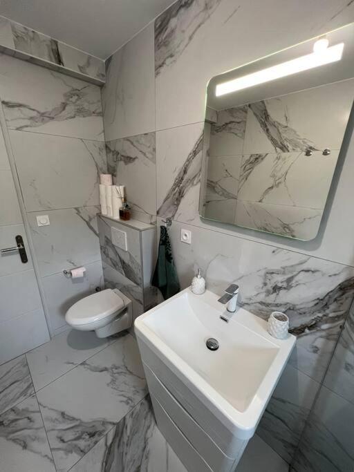 Cabannes Bel Appartement Avec Parking מראה חיצוני תמונה