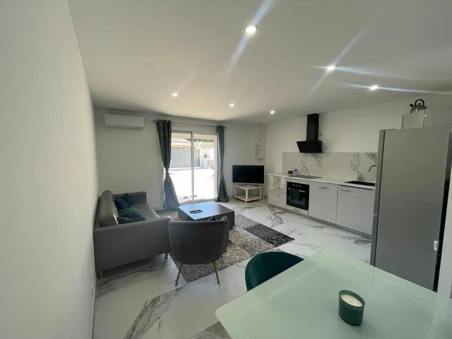 Cabannes Bel Appartement Avec Parking מראה חיצוני תמונה